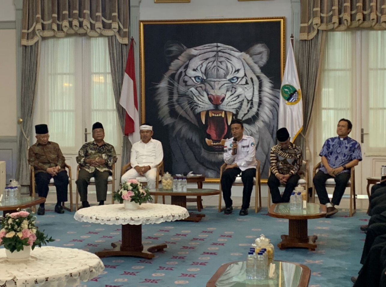 Pertemuan Kanwil Kementerian HAM, Pemprov Jawa Barat, FKUB, MUI dan tokoh lintas agama (foto Kanwil Kemenham/Nur/Possore.id)